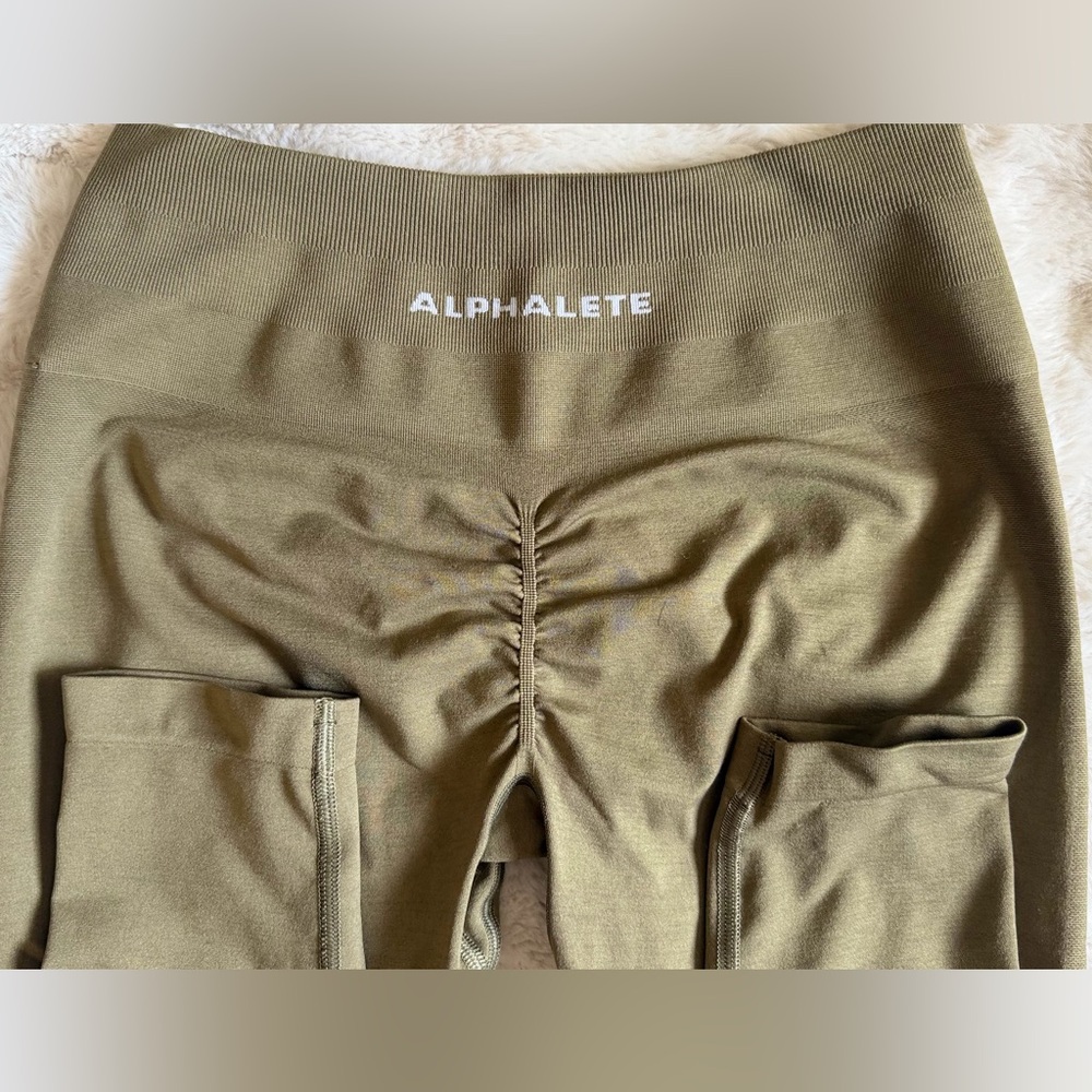 Alphalete Amplify legging in color Chai size M